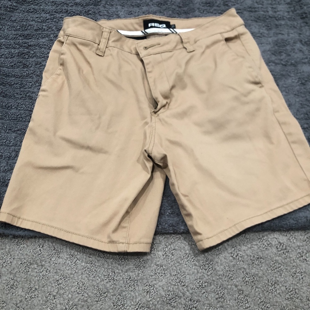 Men’s khaki Rsq shorts